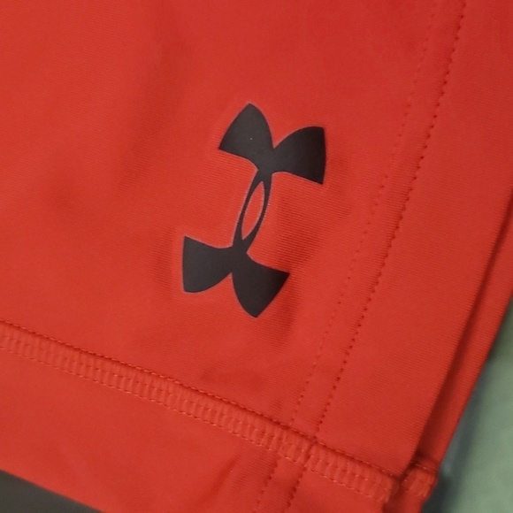 UNDER ARMOUR MEN'S HEAT GEAR LARGE SHORTS LOKE NEW - Picture 3 of 10